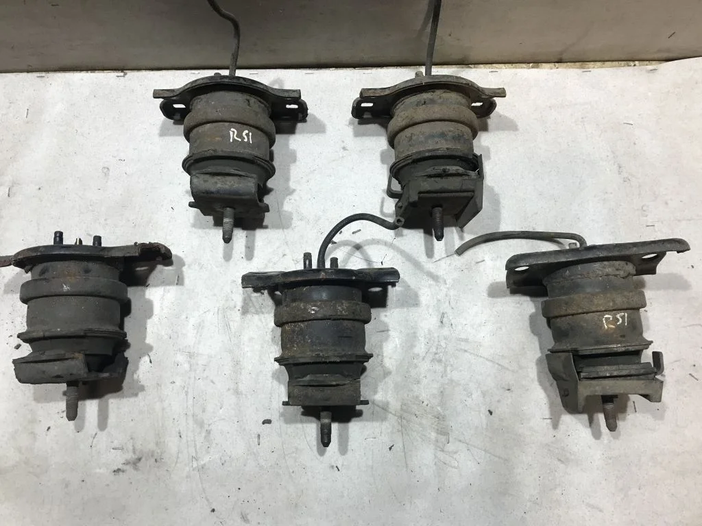 Опора двигателя Nissan Pathfinder