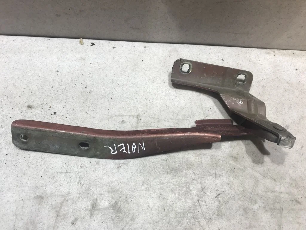 Петля капота правая Nissan Note E11