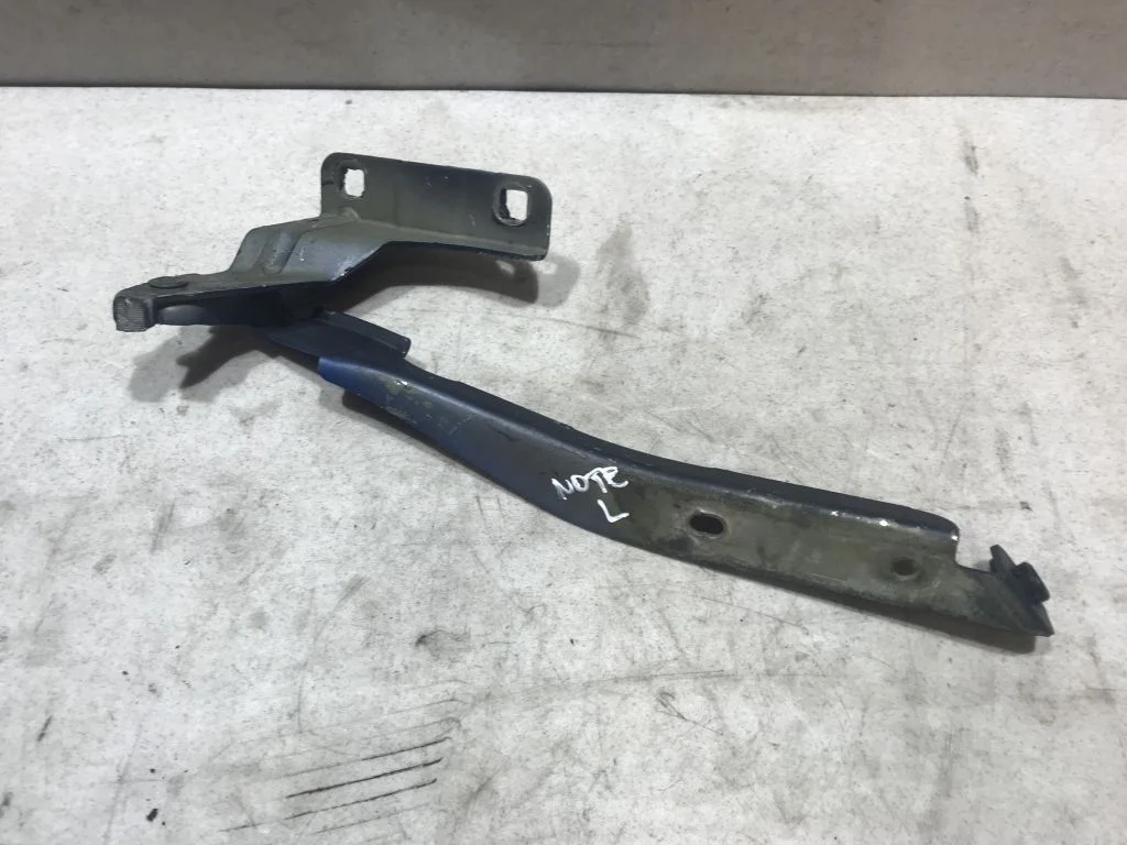 Петля капота левая Nissan Note E11