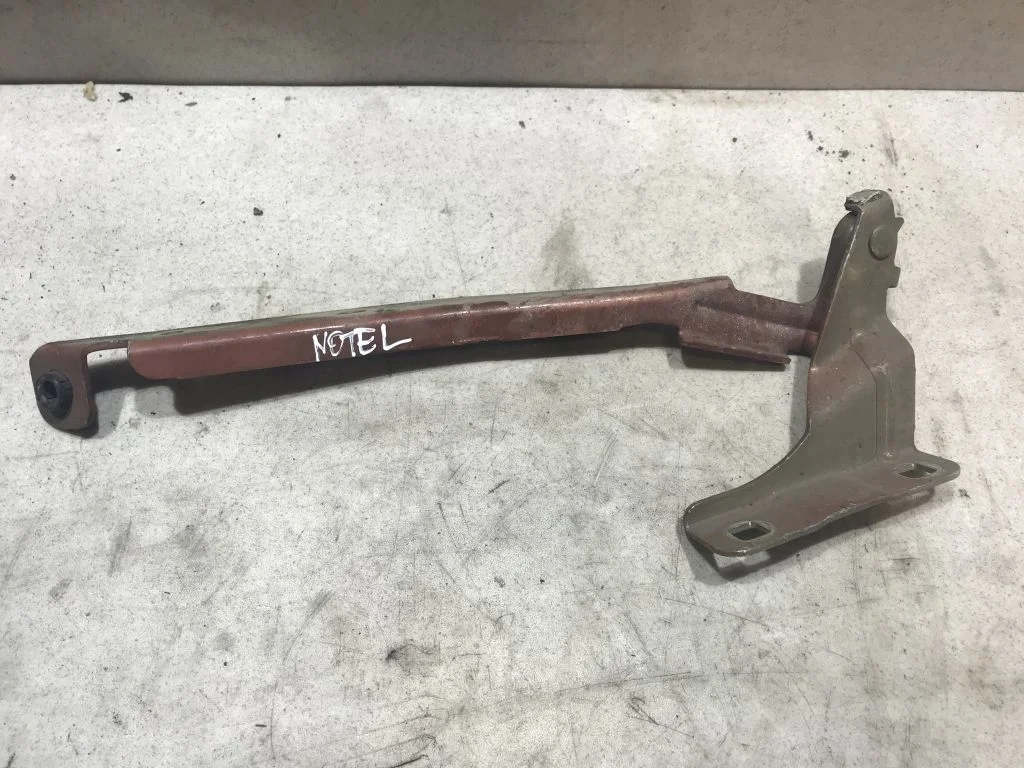 Петля капота левая Nissan Note E11