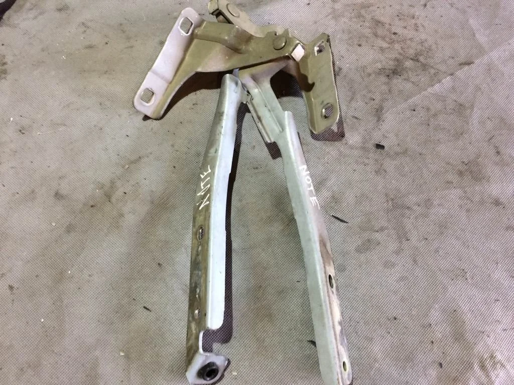 Петли капота Nissan Note E11