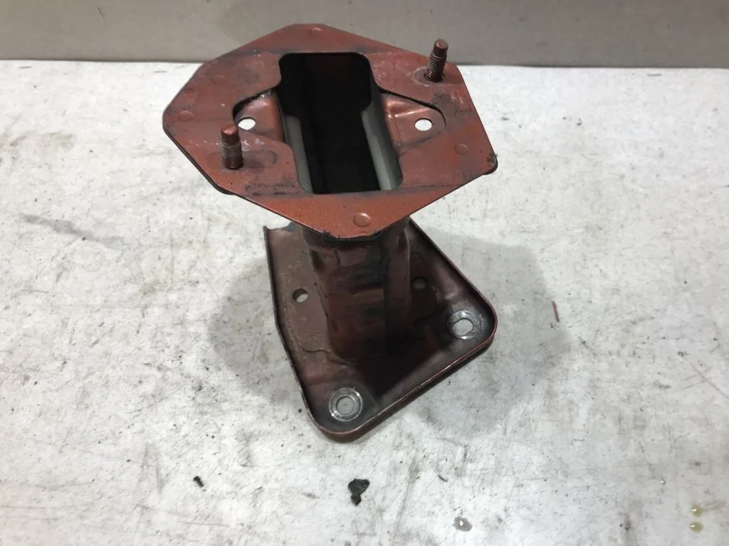 Кронштейн усилителя правый Nissan Note E11