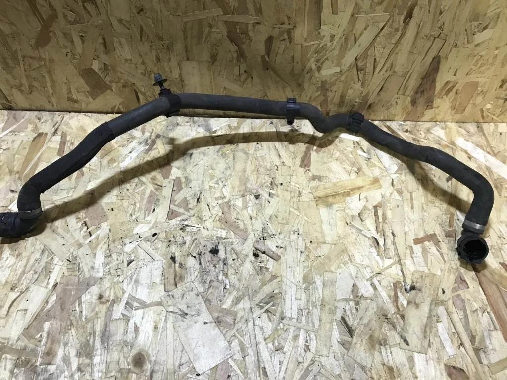 Патрубок охлаждения BMW E90 E87 E84