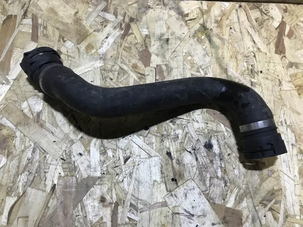 Патрубок охлаждения  BMW E90 E84