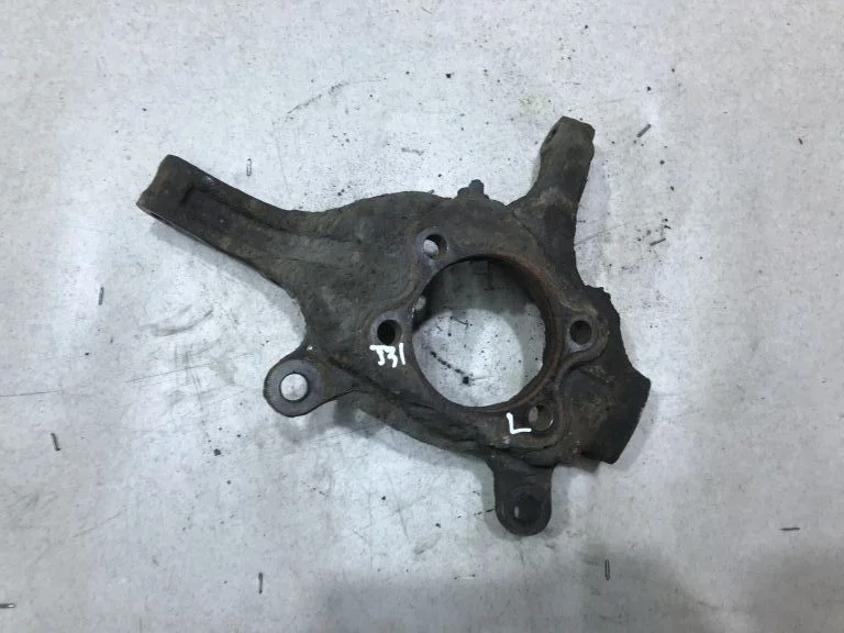 Кулак передний левый Nissan X-Trail T31