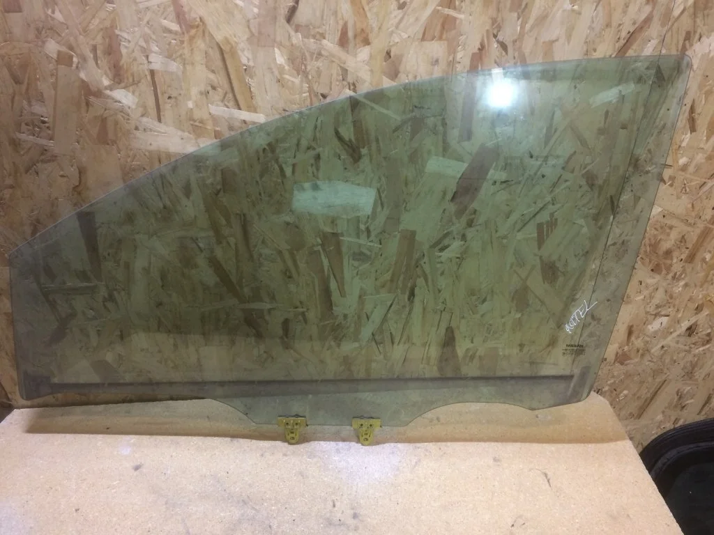 Стекло двери передней левой Nissan Note