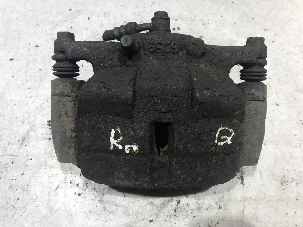 41001JD00A Суппорт передний пр. Nissan Qashqai J10