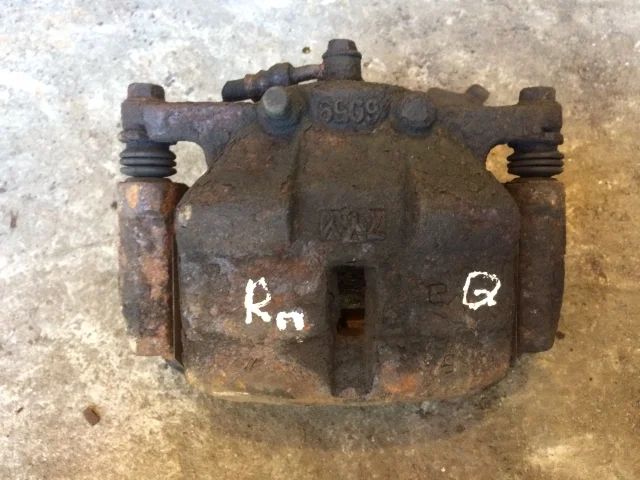 41001JD00A Суппорт передний правый Nissan Qashqai J10