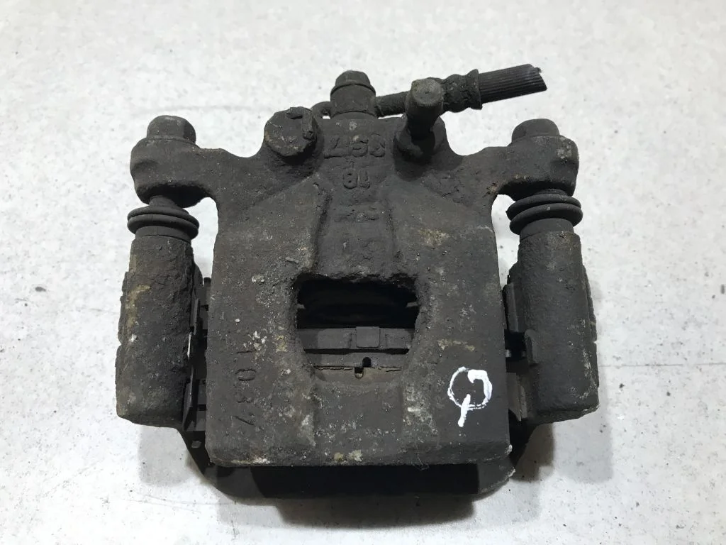 44001EM11A Суппорт прав. задний Nissan Qashqai J10