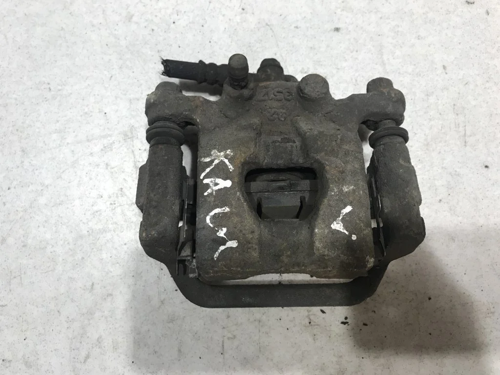 44011EM11A Суппорт задний левый Nissan Qashqai J10