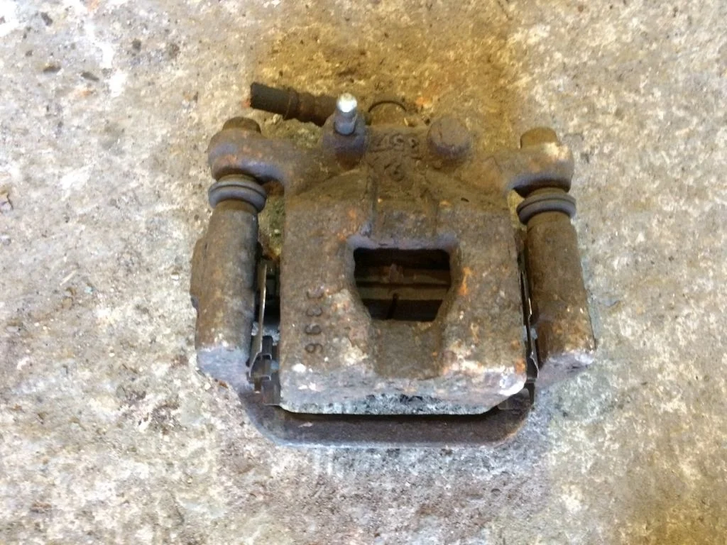 44011EM11A Суппорт тормозной Nissan Qashqai J10