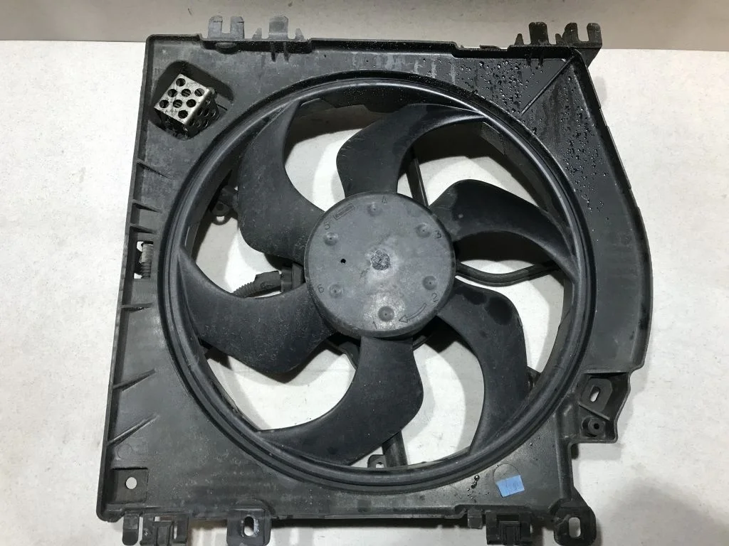 Диффузор в сборе Nissan Note E11 21481AY610