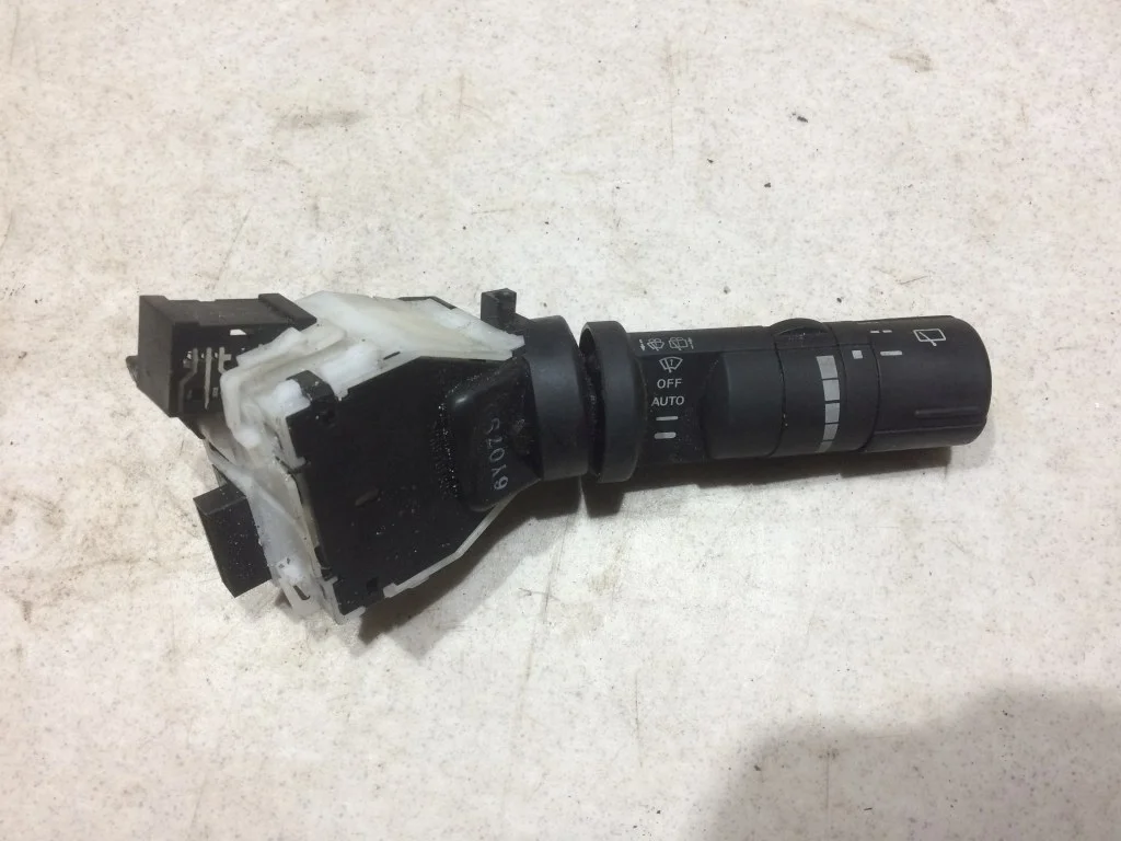 25260JD01A Переключатель подрулевой Nissan Qashqai