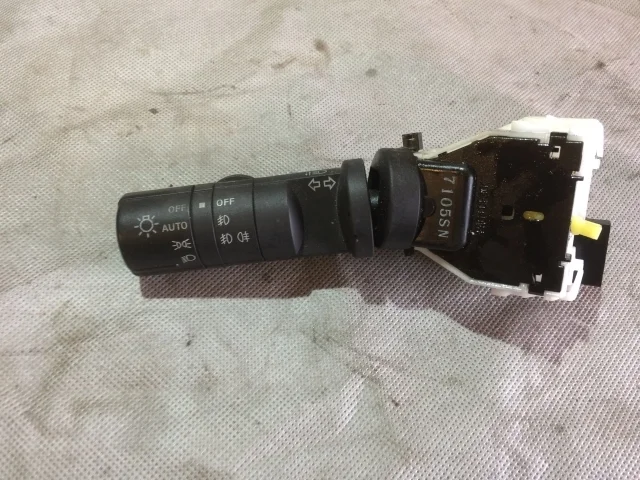 Переключатель поворотов  Nissan Qashqai J10