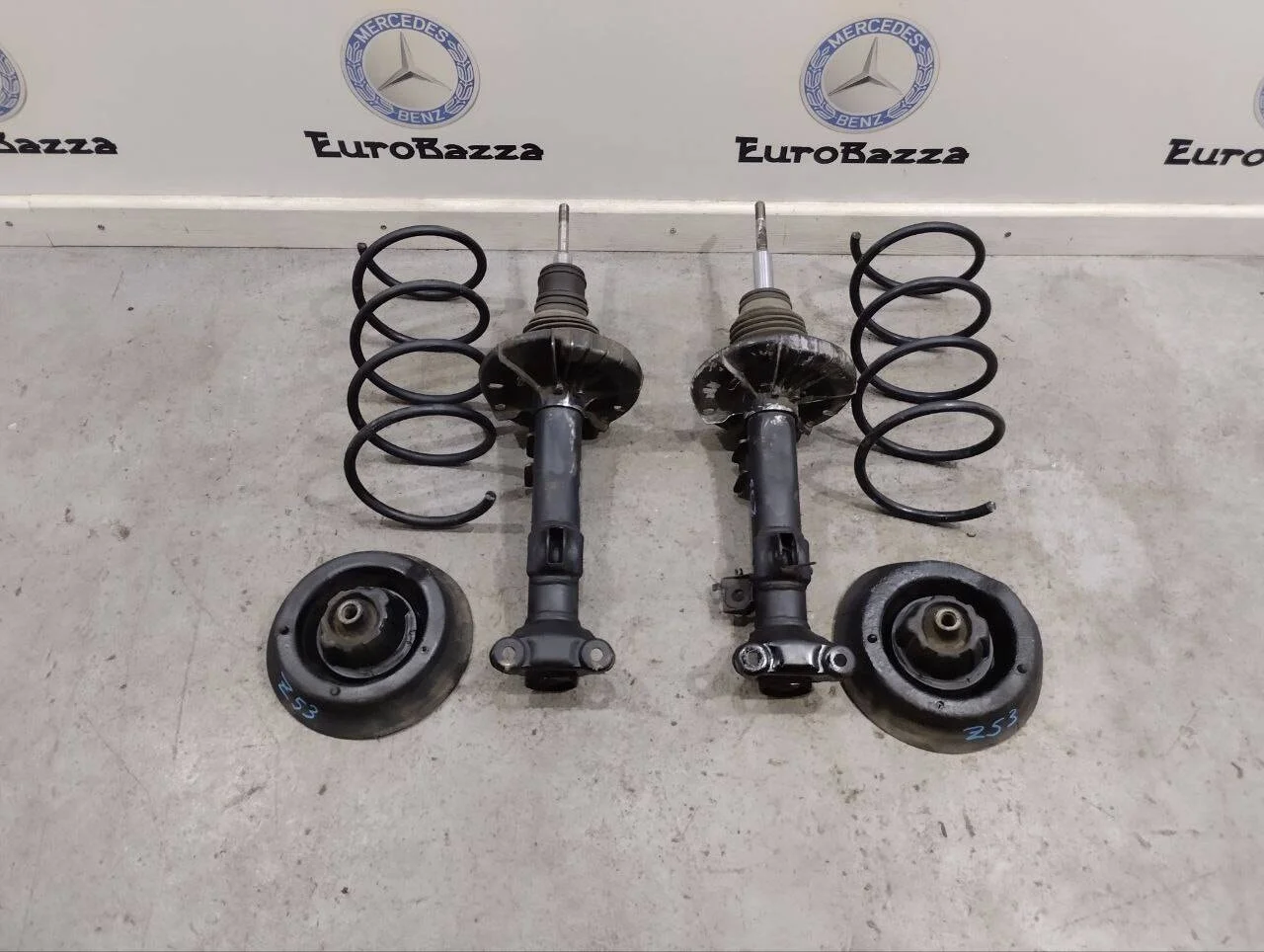 Амортизатор передний Mercedes W203