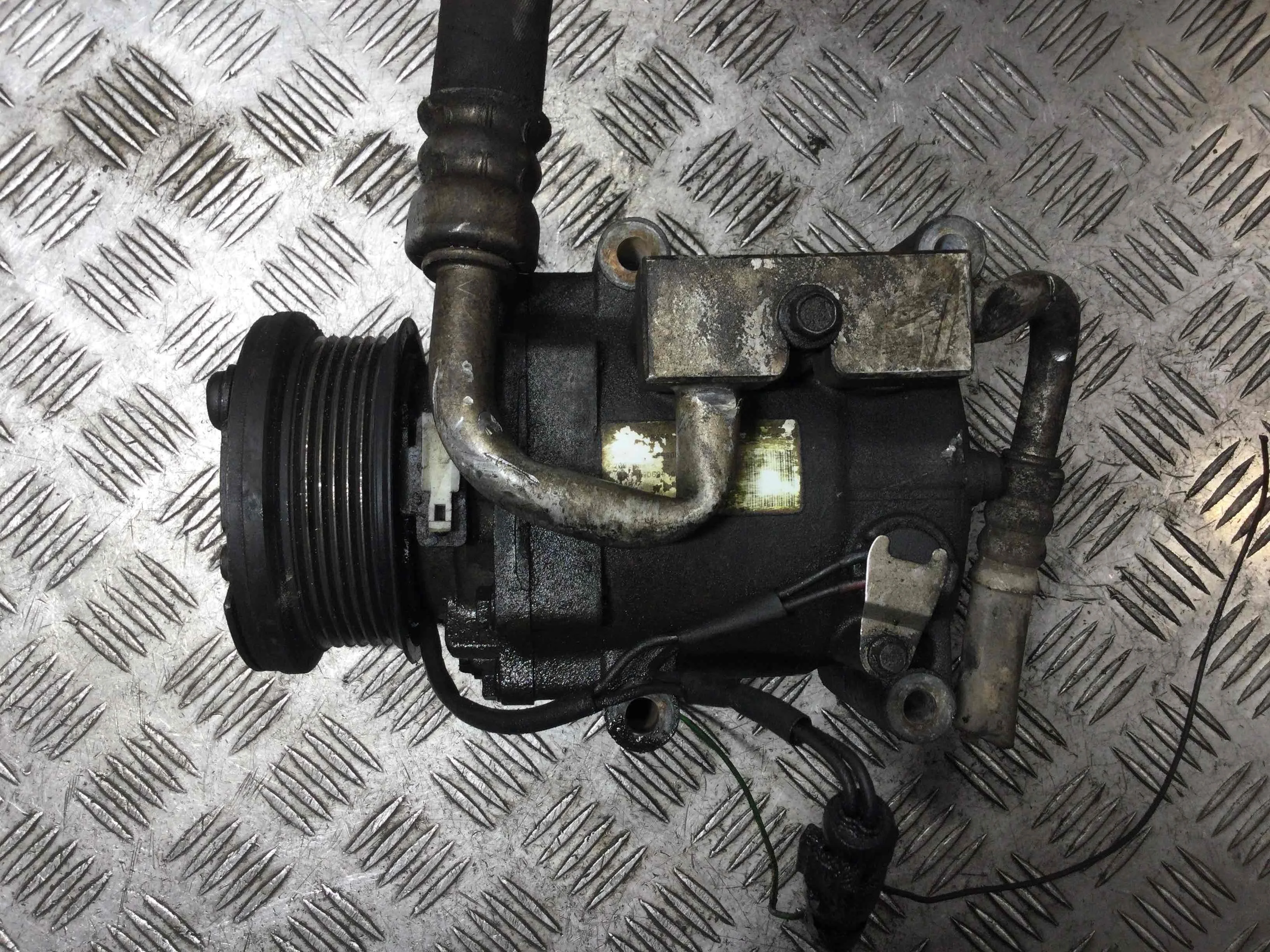 Компрессор кондиционера Ford Focus 1 поколение [рестайлинг] (2001-2005) бензин 2.0 i Механика Универсал