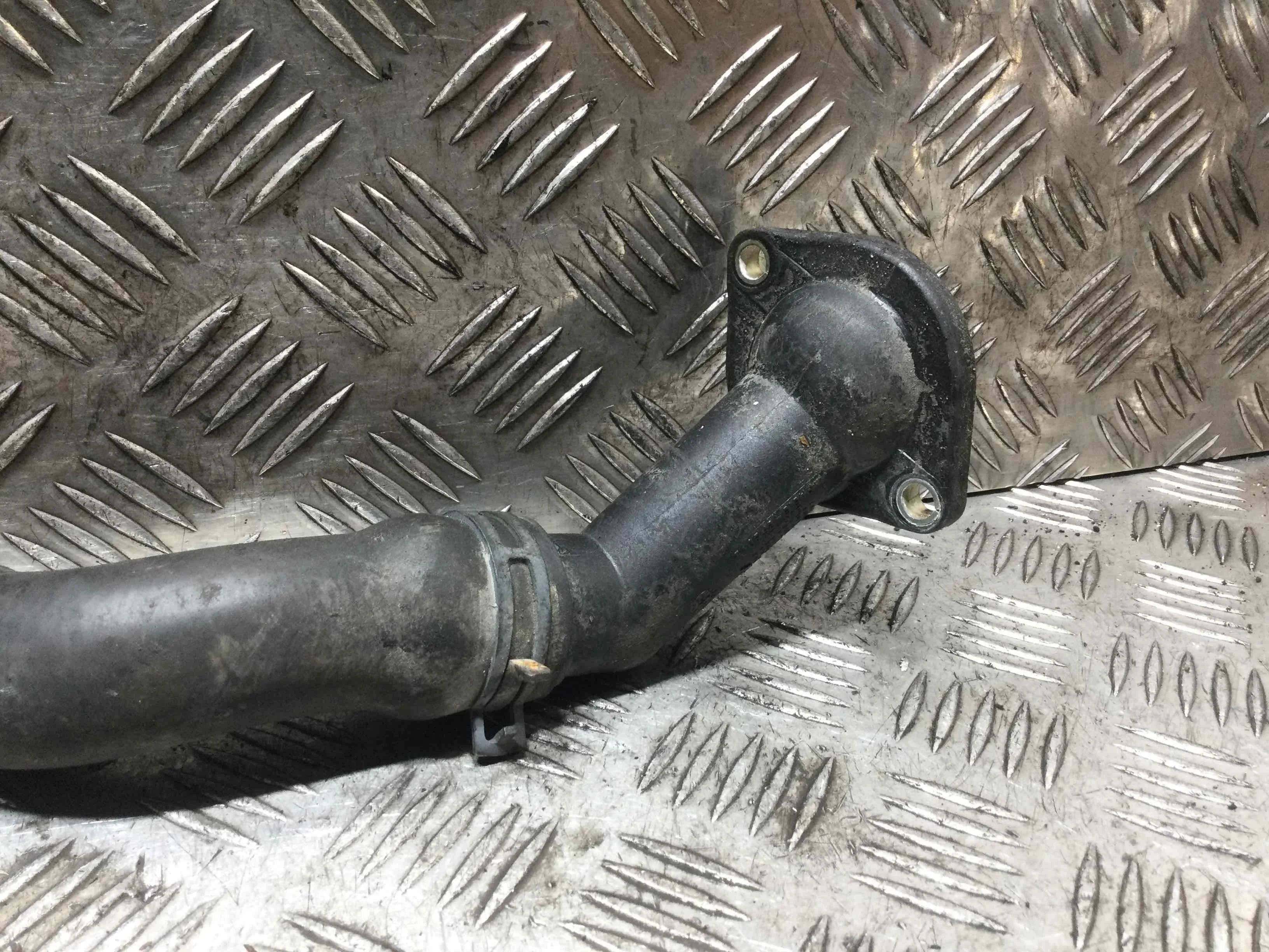 Фланец (тройник) системы охлаждения Volkswagen Beetle A4 (1997-2005) бензин 1.8 i Механика Х/б