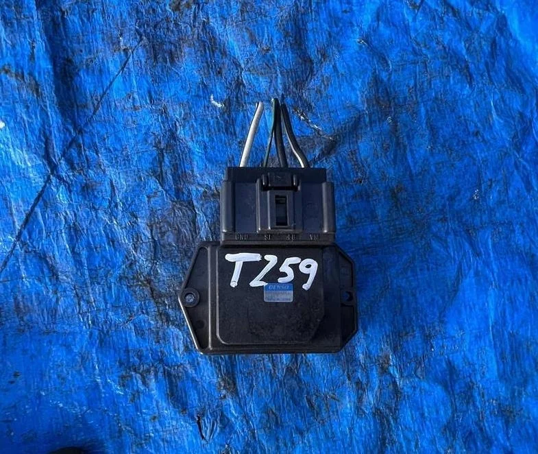 Б.у. резистор печки TOYOTA AVENSIS AZT250 TOYOTA AVENSIS AZT250