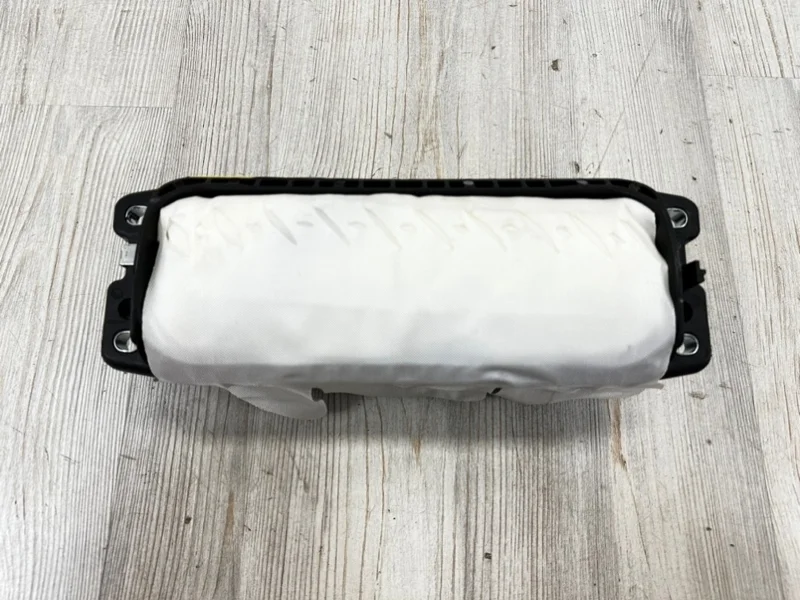 Подушка безопасности в торпеду VW Touareg NF 2013 7P