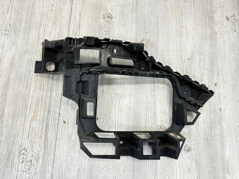 Кронштейн бампера VW Touareg NF 2013 7P