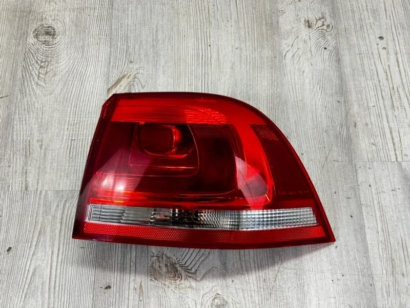 Фонарь в крыло VW Touareg NF 2013 7P