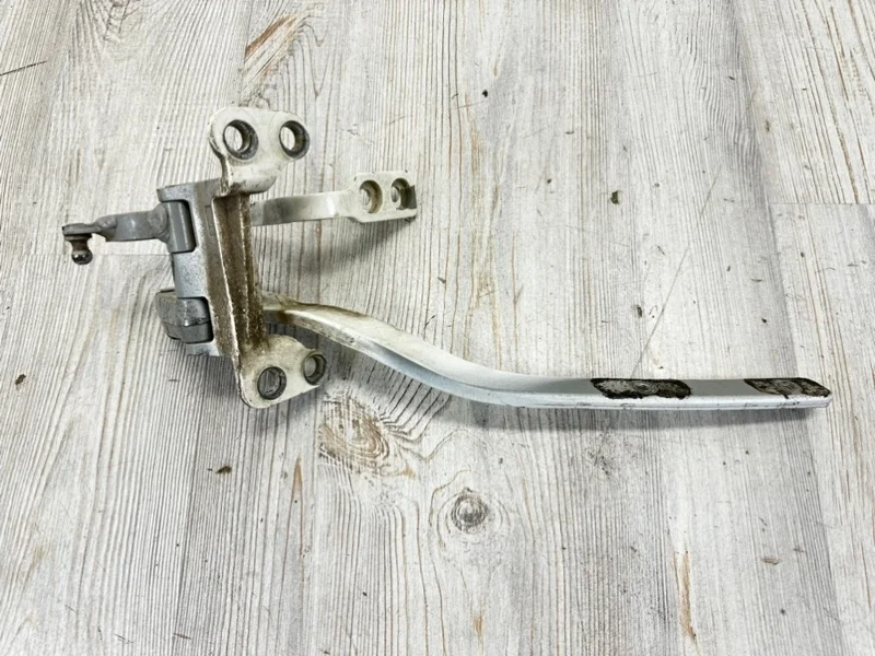 Петля крышки багажника VW Touareg 2007-2010 7L