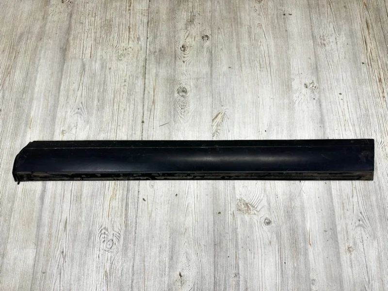 Молдинг двери VW Touareg 1 2003-2010 7L