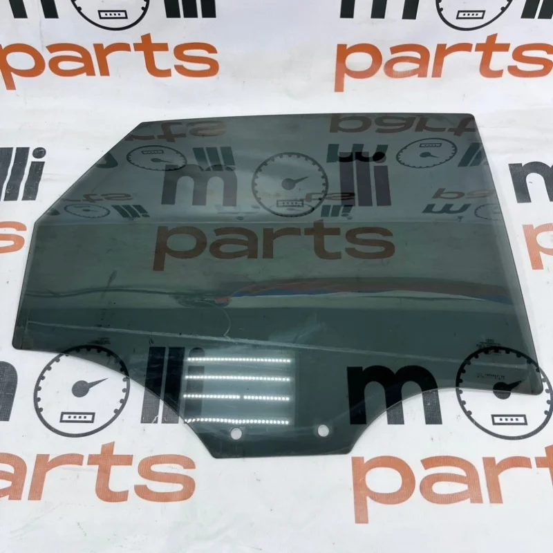 Стекло двери Audi Q3 2014 8U