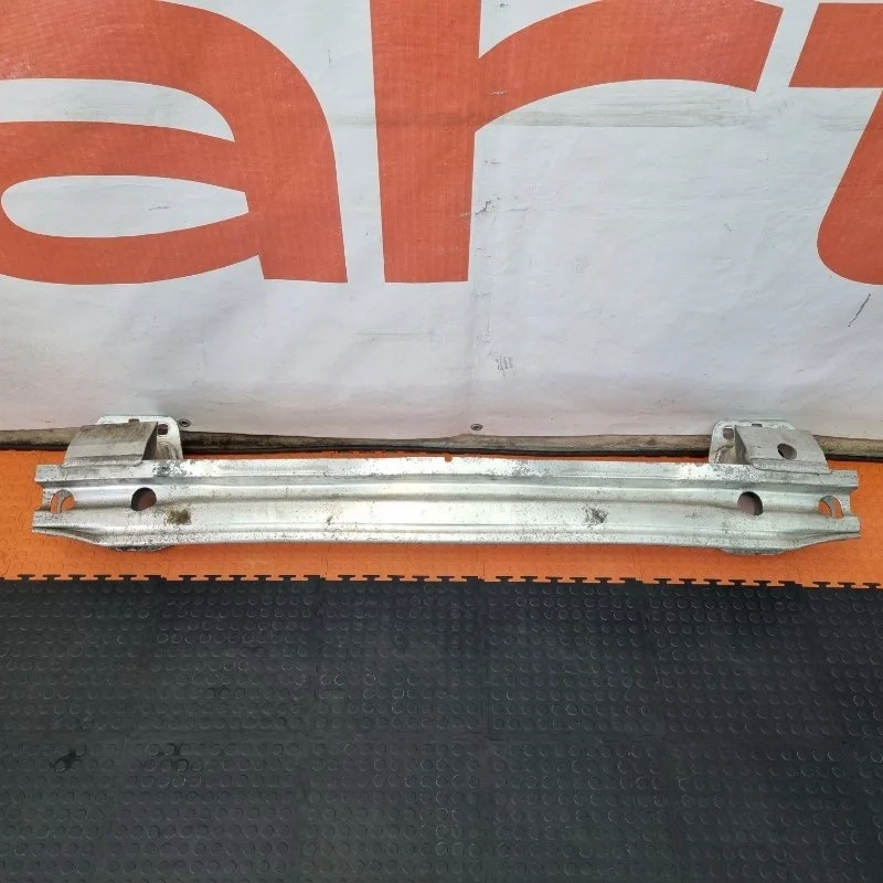 Усилитель бампера Audi Q8 2019