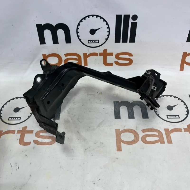 Кронштейн крепления крыла Audi Q7 2016 4M