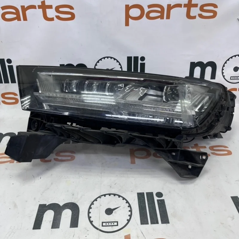 Фара Audi Q7 2016 4M