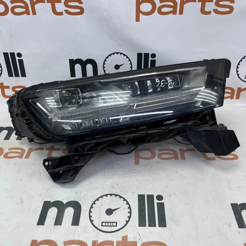 Фара Audi Q7 2016 4M