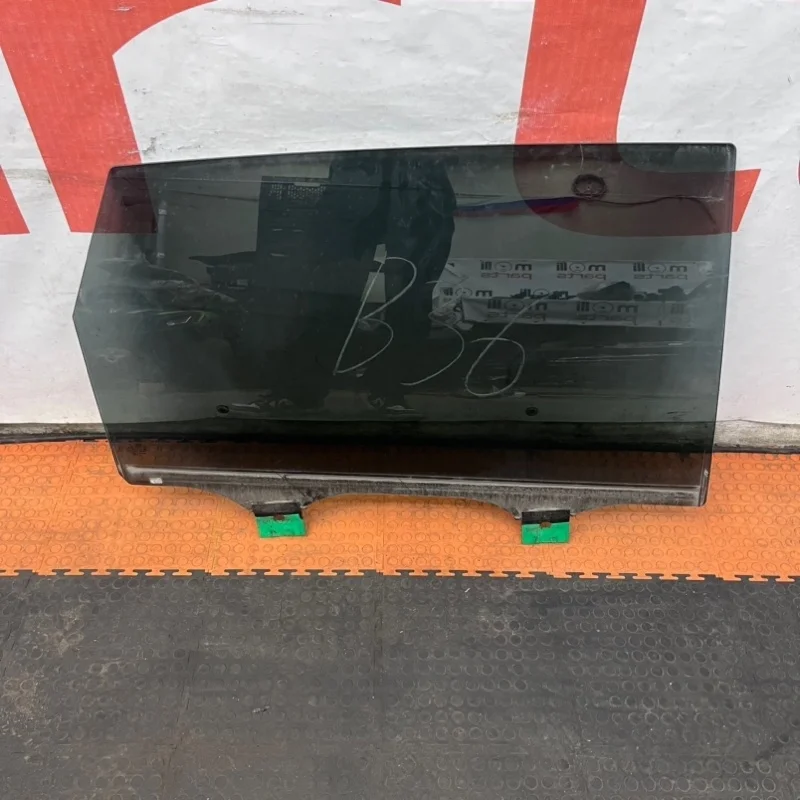 Стекло двери Audi Q7 2016 4M