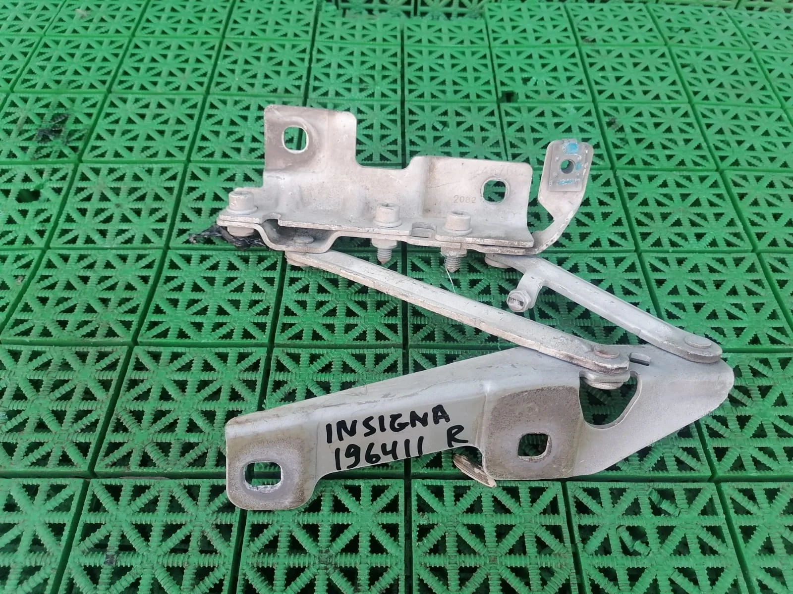 Петля капота OPEL INSIGNIA 2008- правая белая б/у INSIGNIA(2008-