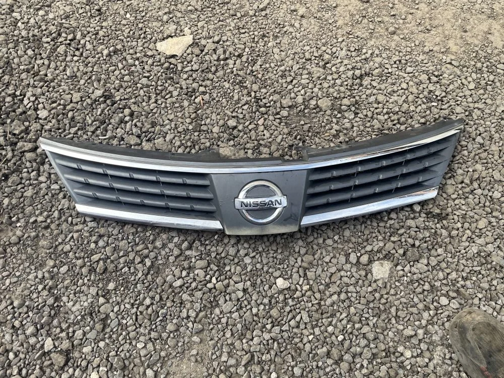 решетка радиатора nissan tiida C11