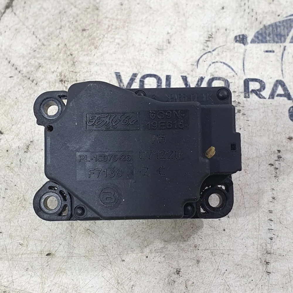 Моторчик заслонки отопителя LR Freelander L359 V70 III (2007—2013) D5244T5 2008