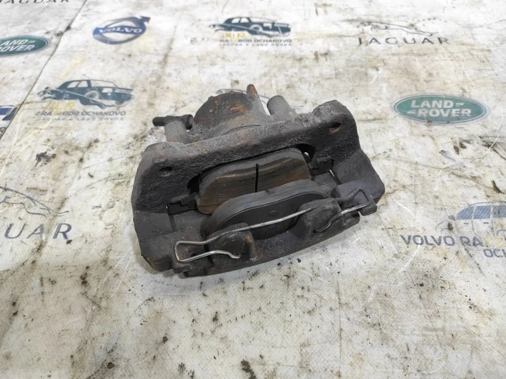 Суппорт передний правый Volvo S60 S80 XC70 XC70 I рестайлинг (2004—2007)