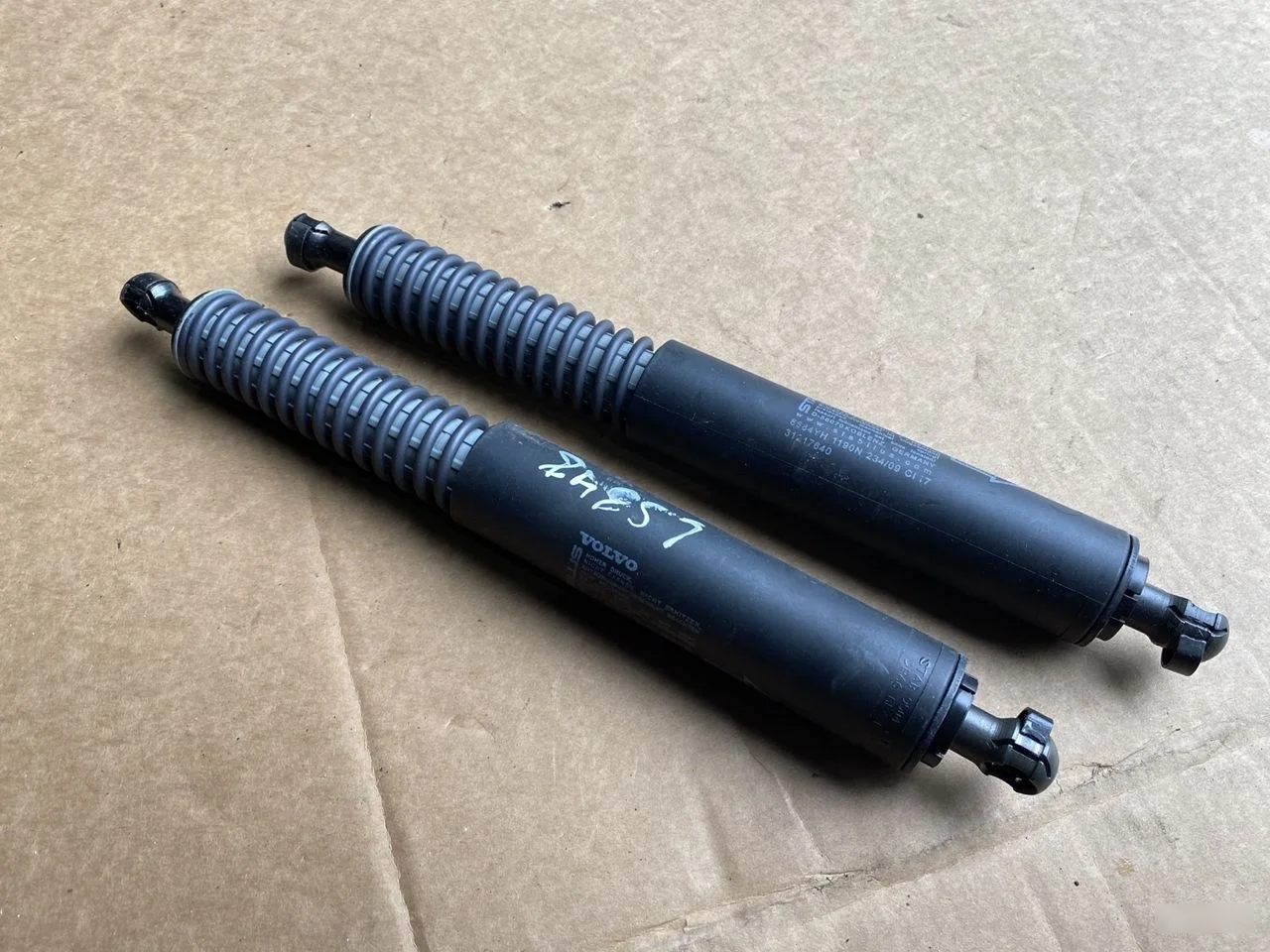 Амортизатор 5 двери Volvo XC70 III (2007-2013) XC70 II (2007—2013)