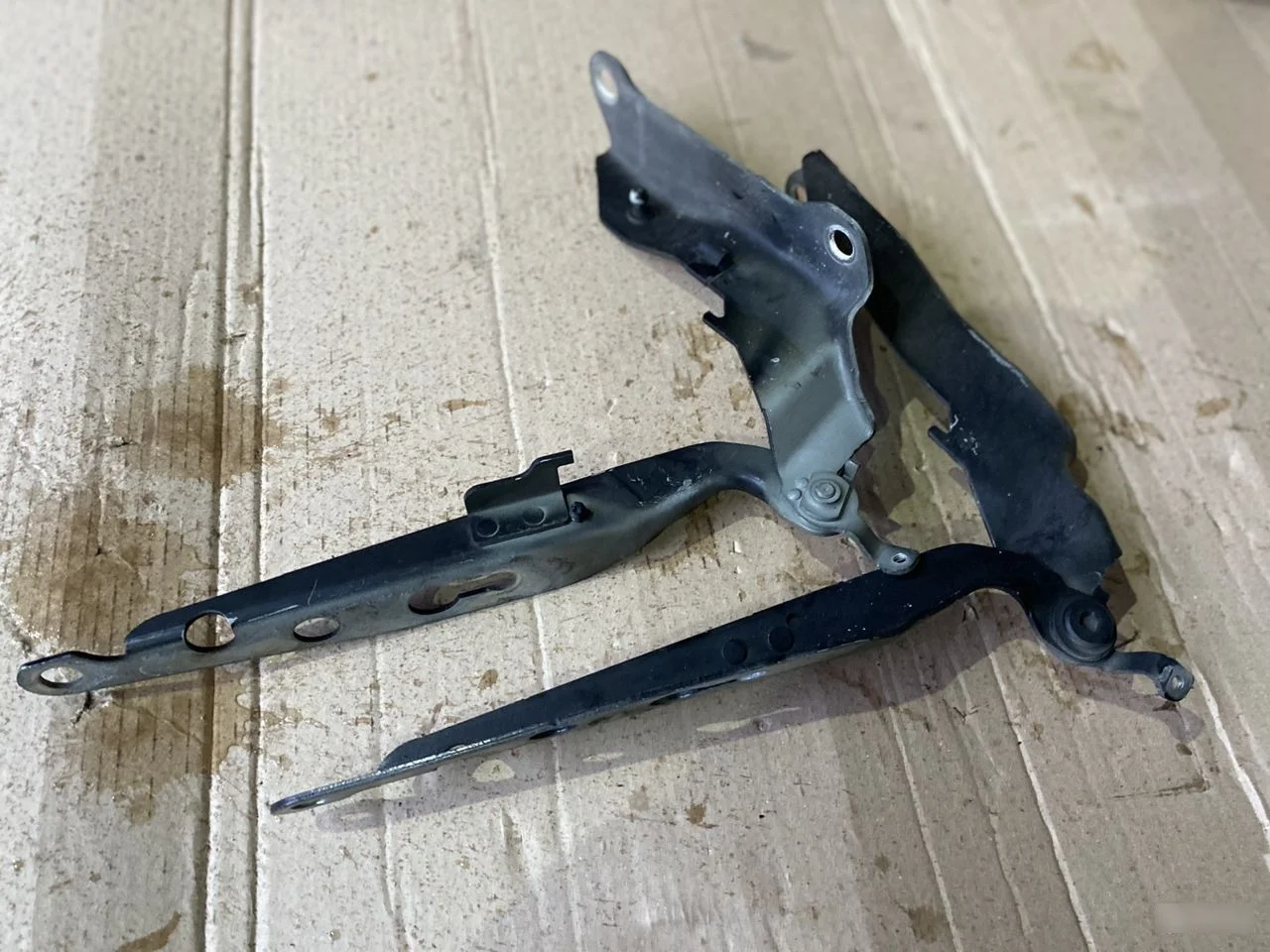 Петли капота Volvo XC90 (C) I (2002-2006) XC90 I (2002—2006)