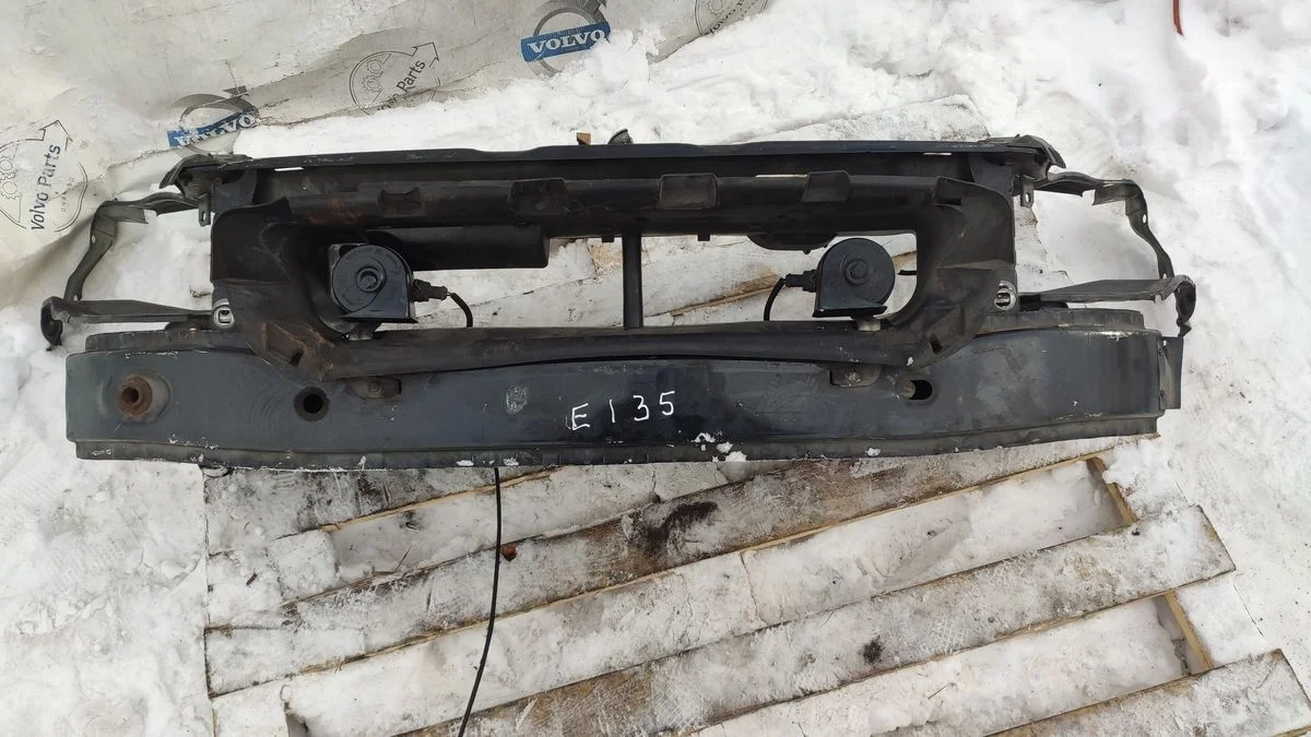 Усилитель переднего бампера Volvo C30 I рестайлинг C30 I рестайлинг (2010—2013) D4164T