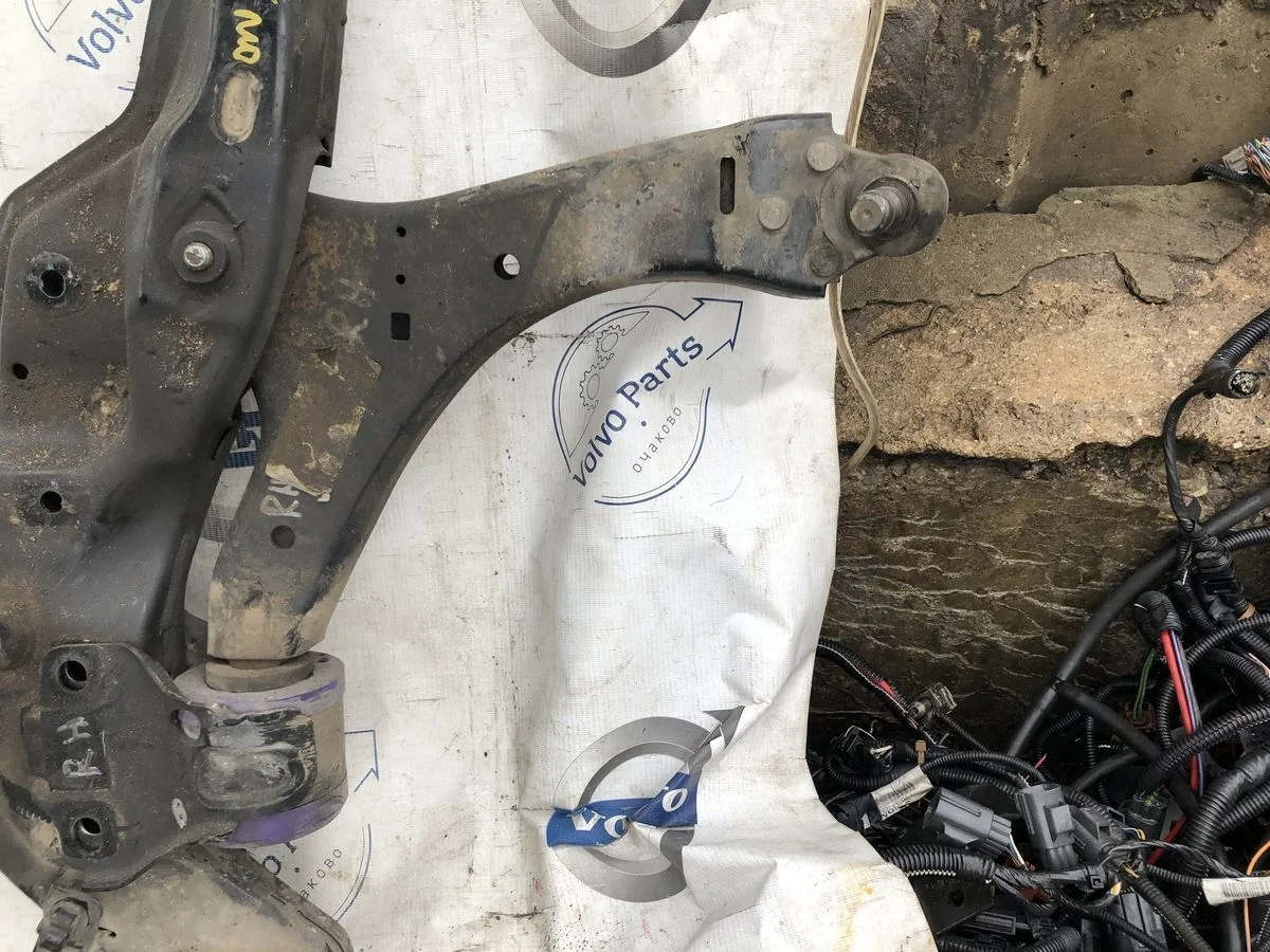 Рычаг передний правый Volvo XC70 III (2007-2013) XC70 II (2007—2013) B6324S