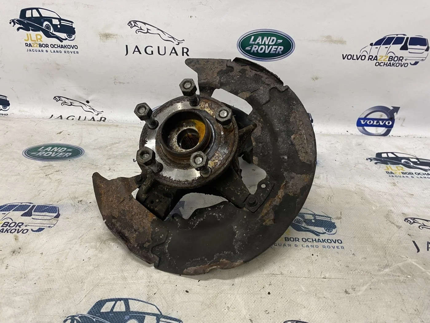 Кулак поворотный передний левый Volvo C30 I (2006 S40 II рестайлинг (2007—2012) D5204T5