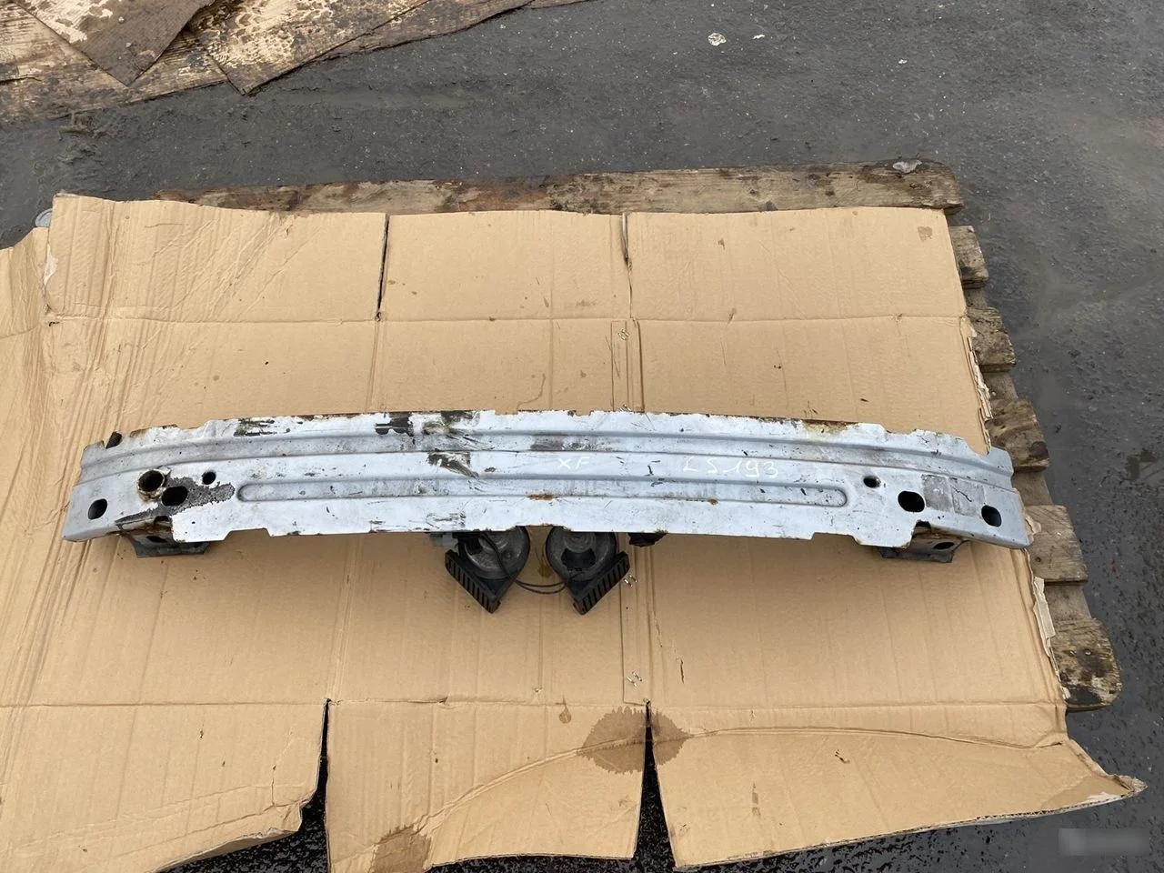 Усилитель переднего бампера Jaguar XF 2007-2016 XF I (2007—2011)