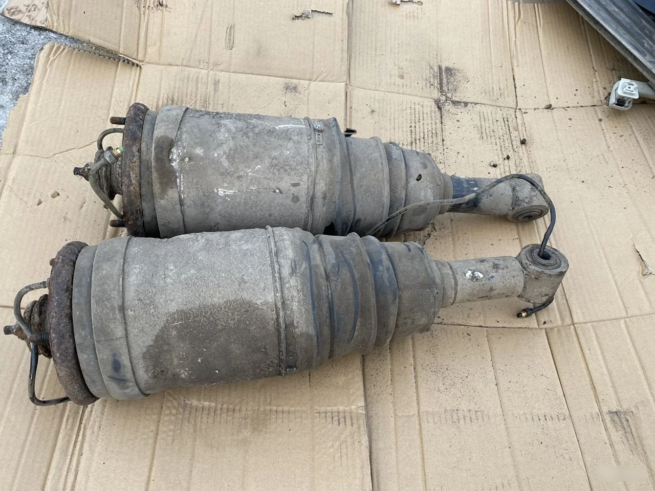 Амортизаторы задние  LR Discovery 3 4 RR Sport 1 Discovery III (2004—2009)