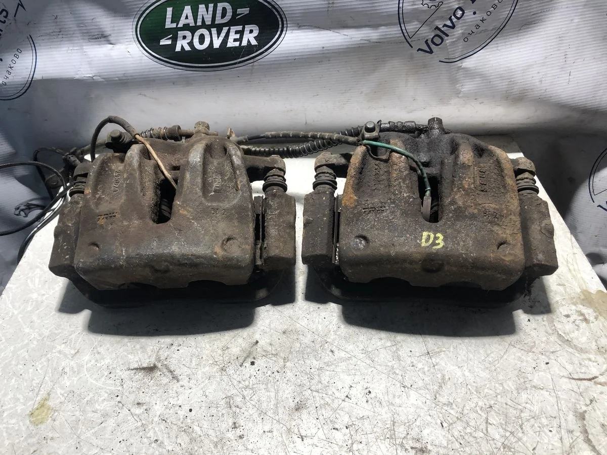 Суппорт тормозной передний правый Land Rover Disco Discovery III (2004—2009)