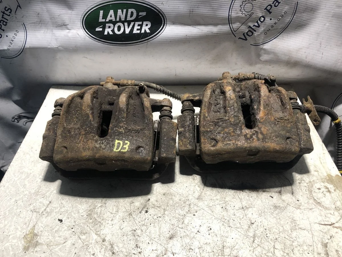 Суппорт тормозной передний правый Land Rover Disco Discovery III (2004—2009)