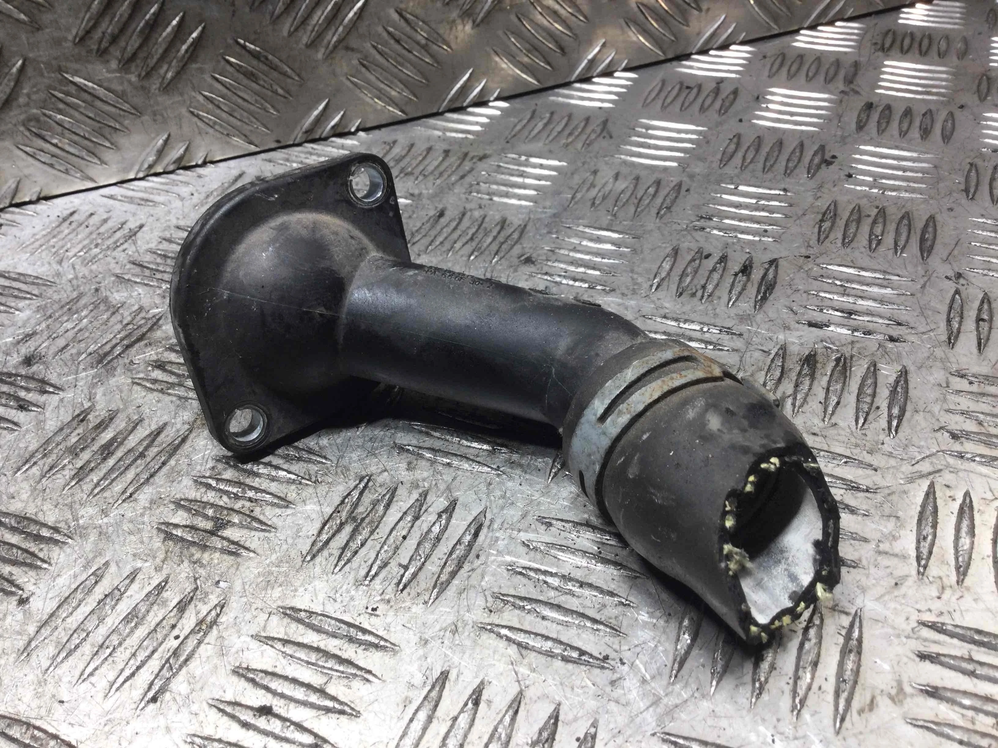 Фланец (тройник) системы охлаждения Audi A3 8P/8PA [рестайлинг] (2004-2008) бензин 1.6 i Механика