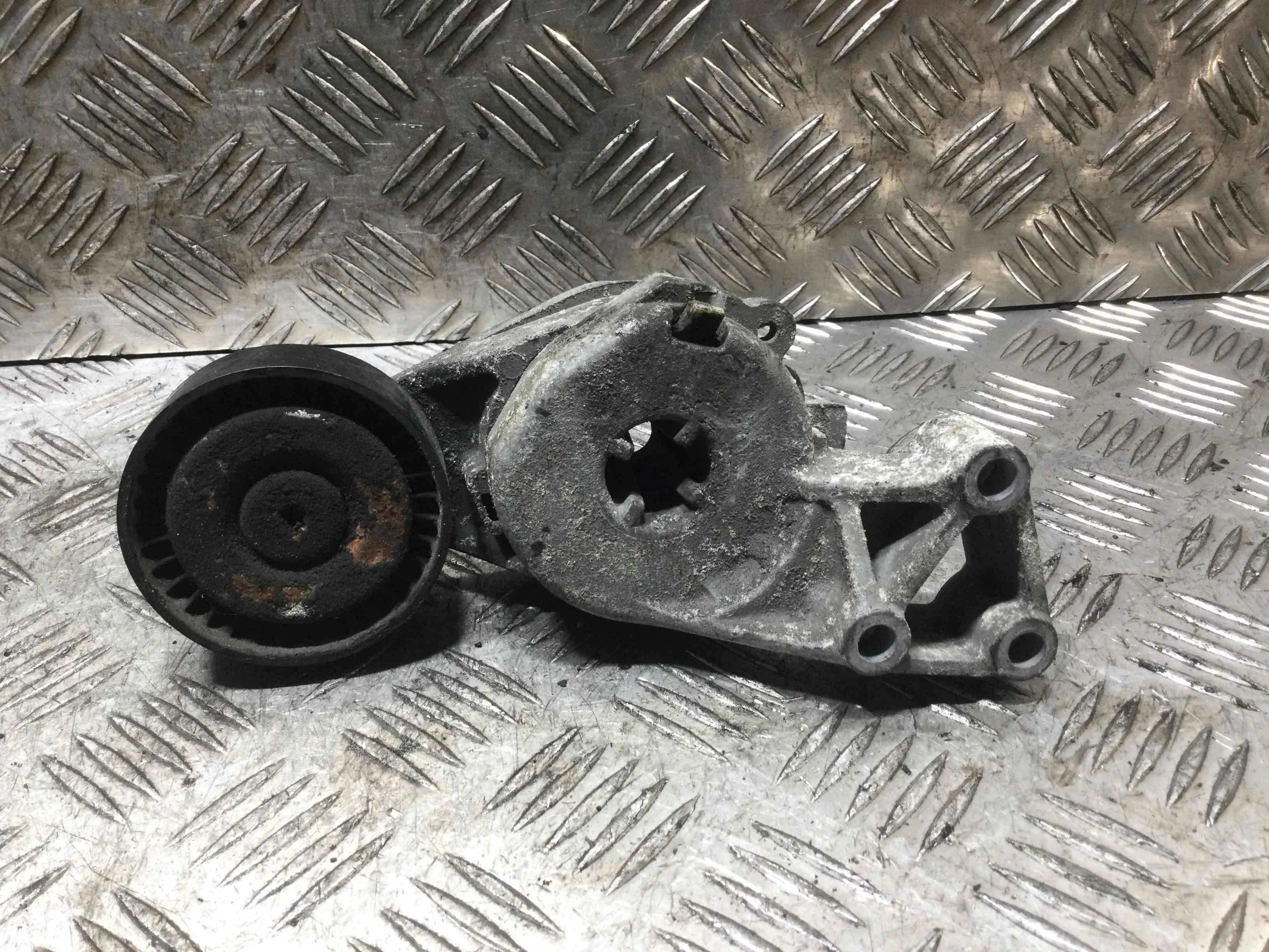 Натяжитель ремня генератора Audi A3 8P/8PA [рестайлинг] (2004-2008) бензин 1.6 i Механика