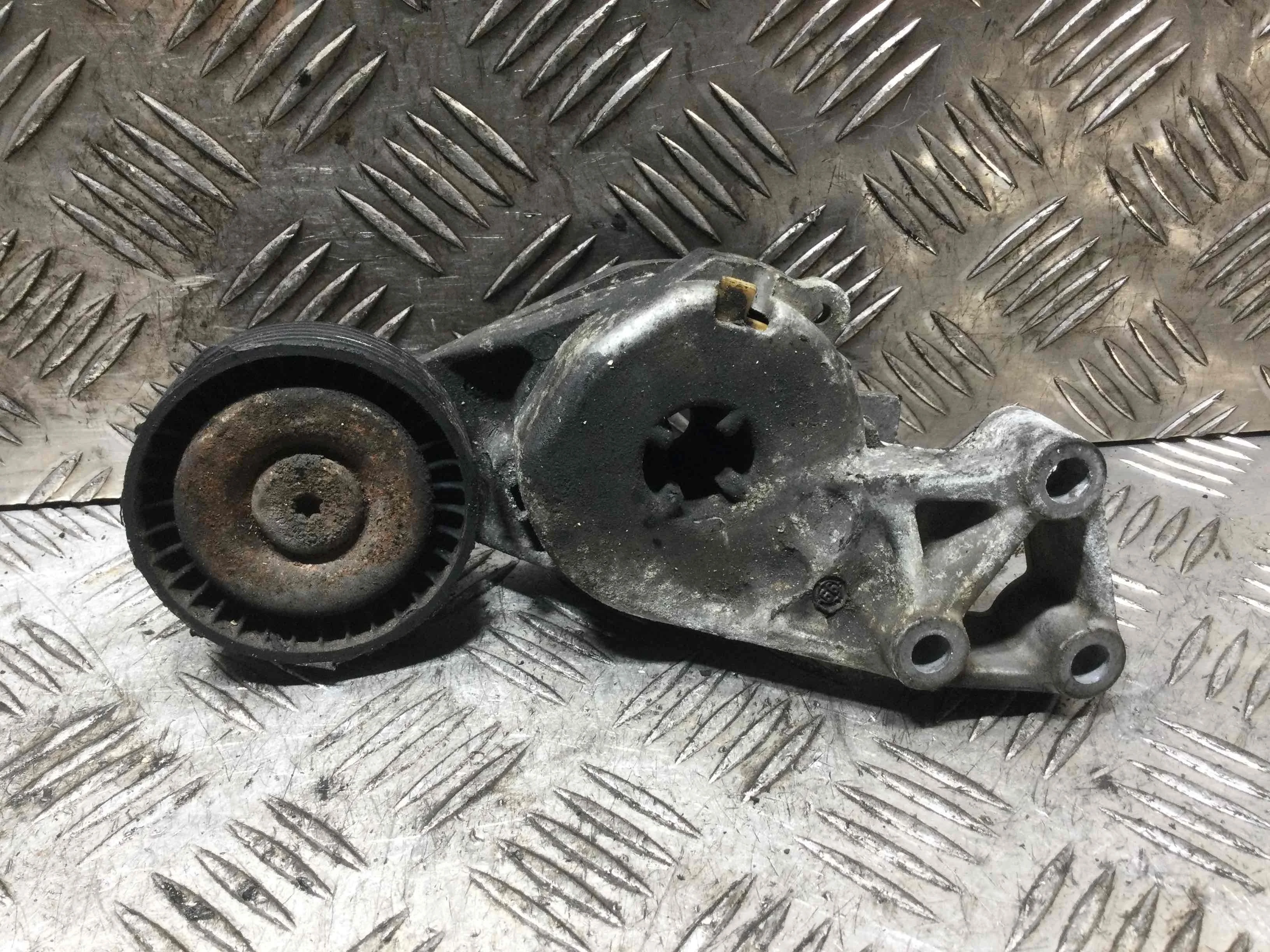 Натяжитель ремня генератора Audi A3 8L (1996-2000) бензин 1.8 i Автомат Х/б