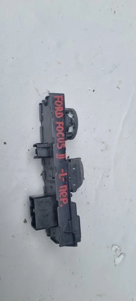 Блок управления стеклоподъемниками Ford Focus 2